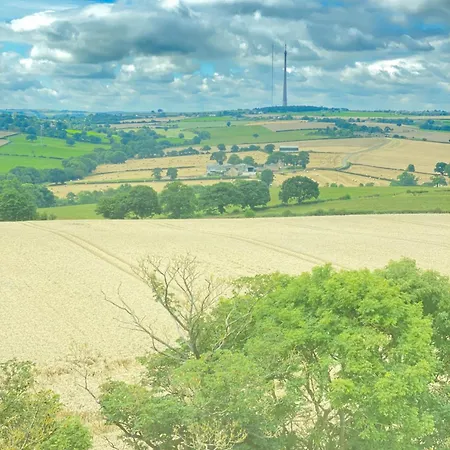 Luxury Converted Water Tower In Yorkshire Emley Exterior photo
