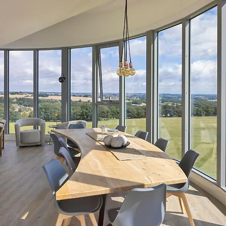 Luxury Converted Water Tower In Yorkshire Emley Exterior photo