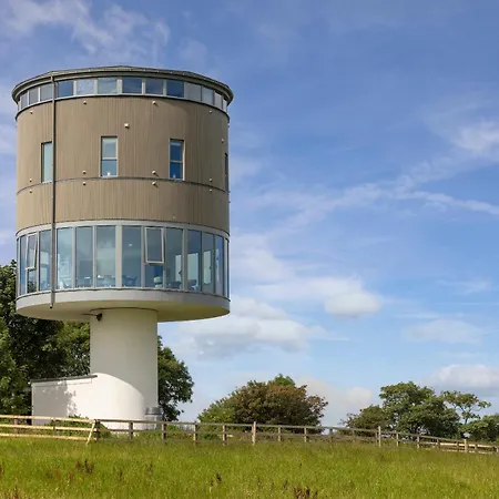 Luxury Converted Water Tower In Yorkshire Emley Exterior photo